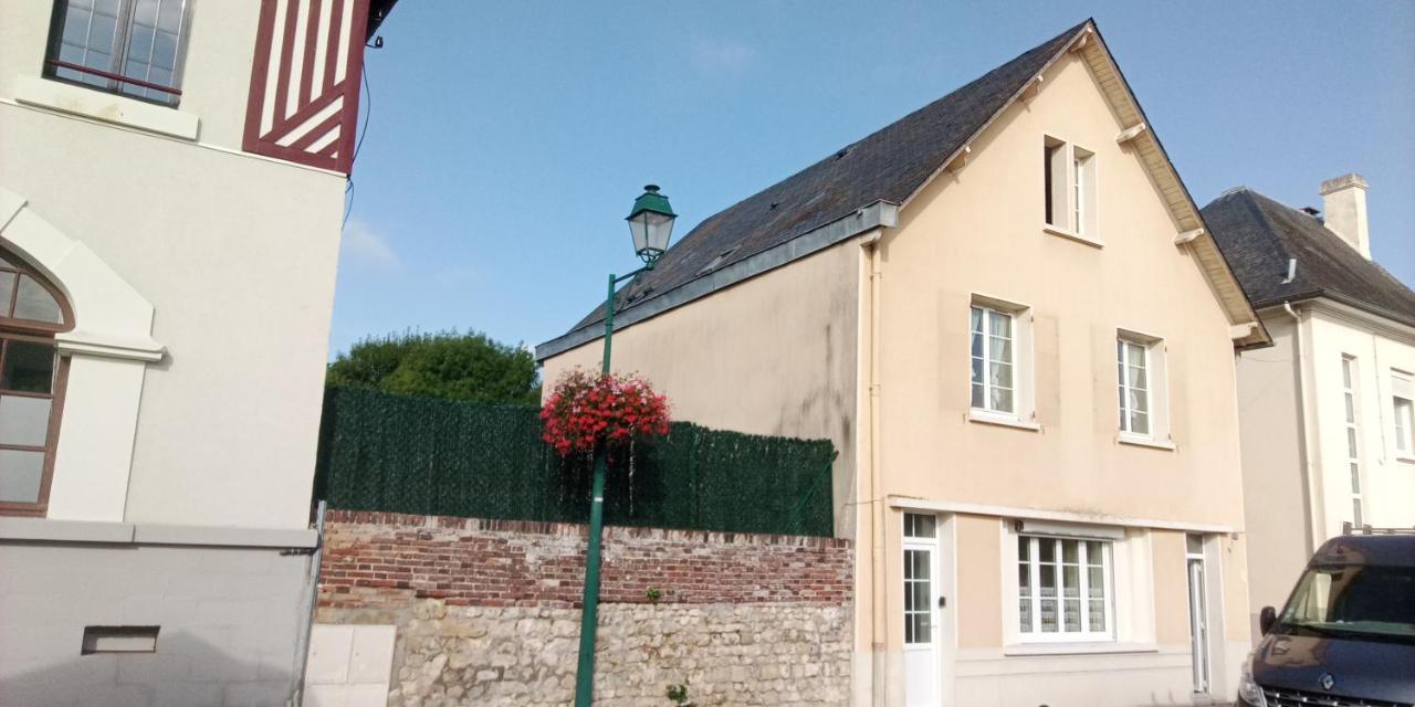 Le Deux Gaulle Apartment Le Mele-sur-Sarthe ภายนอก รูปภาพ